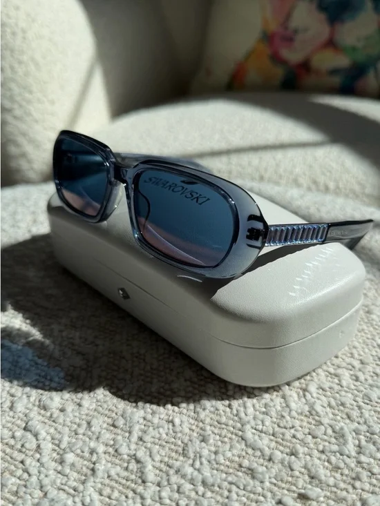 Stunning Swarovski Smoke-Blue Rectangular Sunglasses with baguette crystals ๐๐๐ - Picture 1 of 16